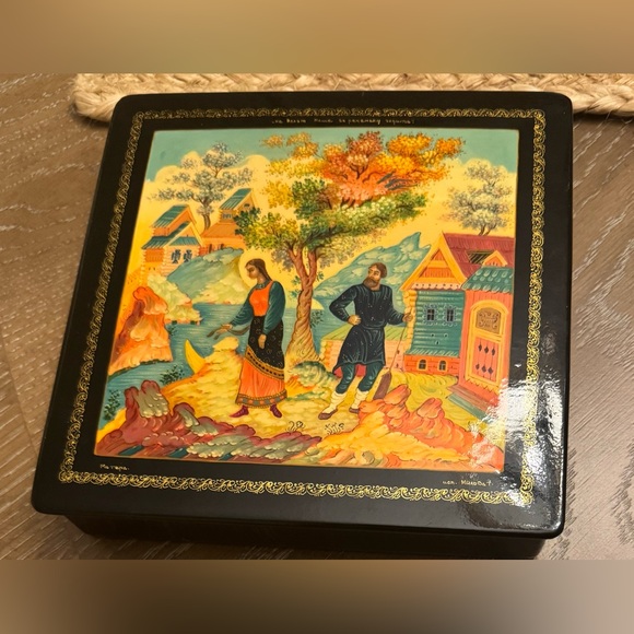 USSR hand painted Russian Folklore Jewelry Box 1986 - Picture 3 of 6